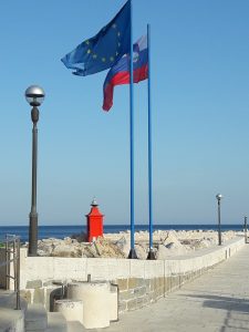 Hafen von Piran - neben einer slowenischen Flagge weht auch immer eine europäische
